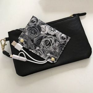 Adrienne Vittadini Wristlet